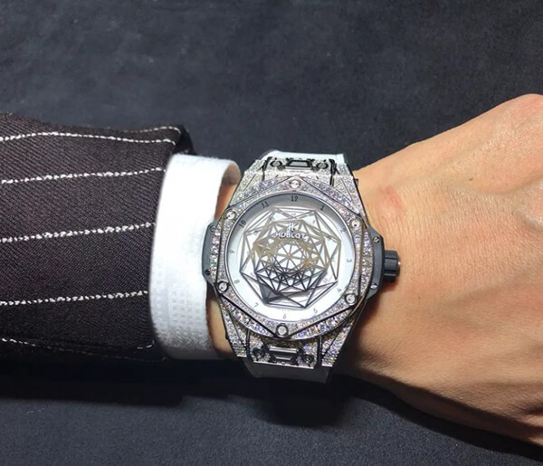 Hublot ウブロスーパーコピー ビッグバン ウニコ サンブルー チタニウム パヴェ 415.NX.2027.VR.1704.MXM18